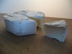 Sýr s bílou plísní 